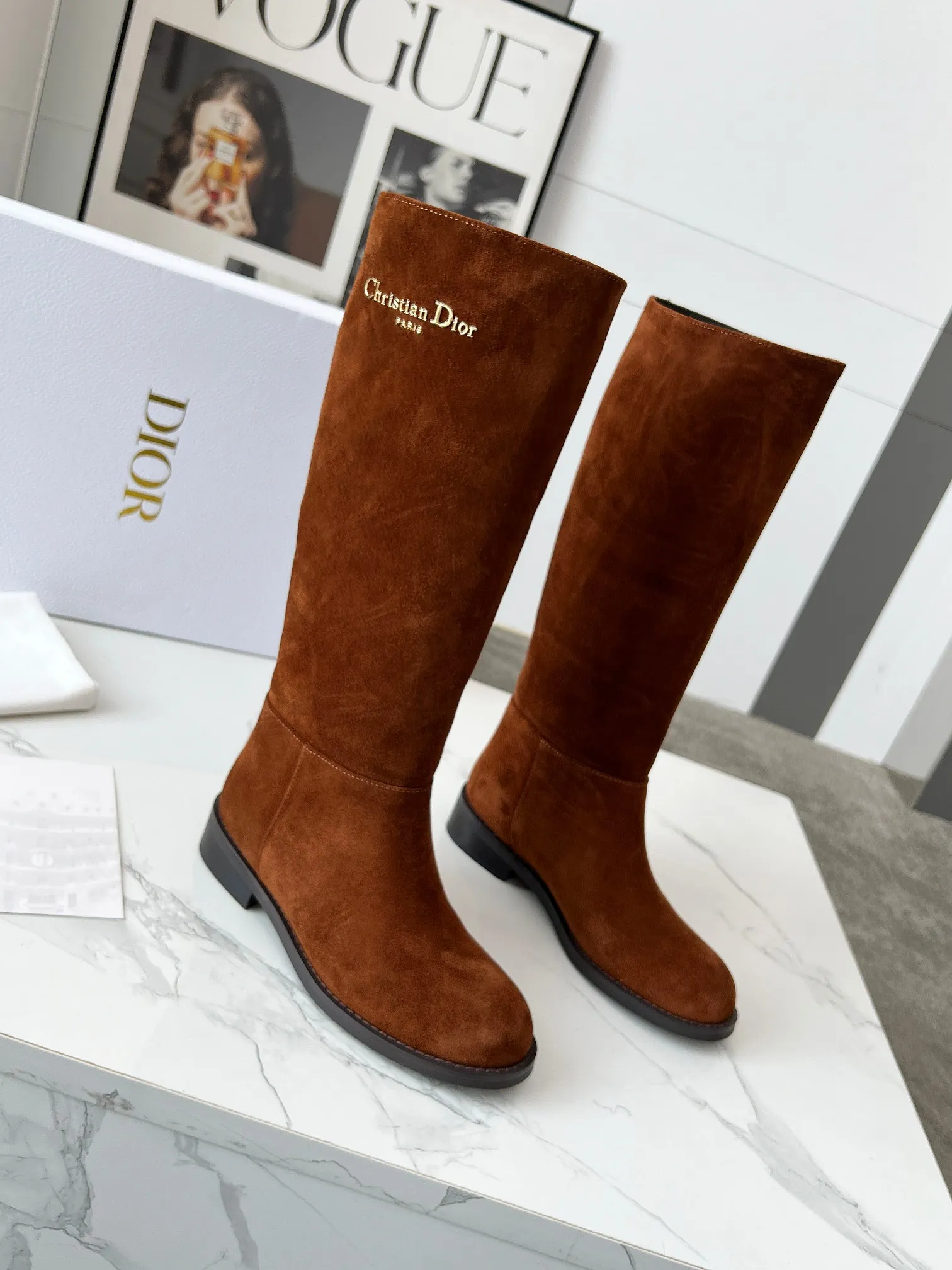 👟👟Ex-factory price 820👟👟 Dior 2025ss retro British style brogue new knight boots 👢👢 萱-shaped versatile thin feet yyds. The shape is three-dimensional and full, handsome and comfortable on the feet. A very retro style, full of aura single product, very novel design style, perfect details, cool and trendy 💯 trendy outsole, Inner lining: beef ribs Size: 35-40 (customized size 40-41)